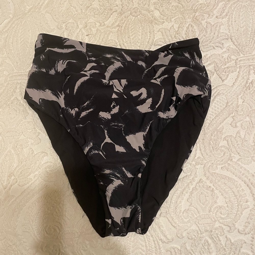 Lululemon reversible high waisted swim suit bottom